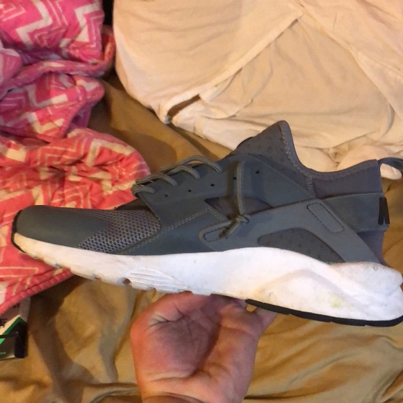 Nike’s - Picture 2 of 5